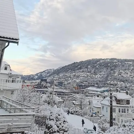 Spacious And Beautiful In With Free Parking 베르겐