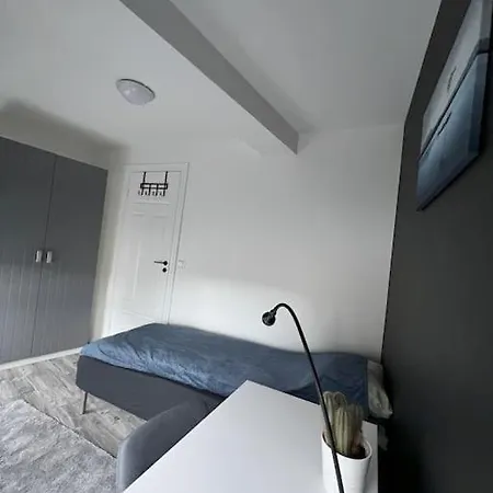 Spacious And Beautiful In With Free Parking 베르겐