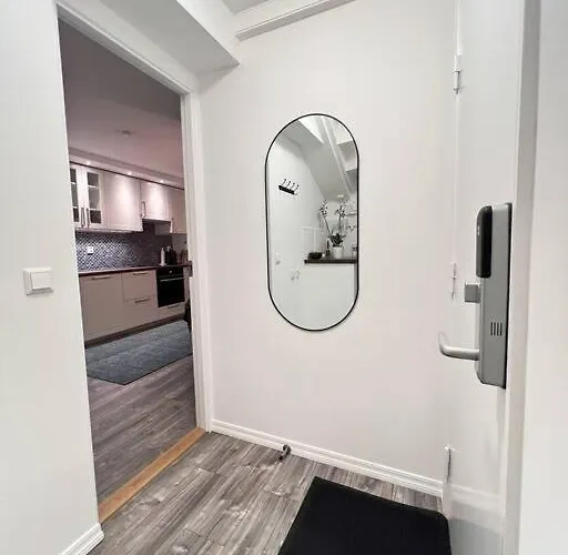 Spacious And Beautiful In With Free Parking