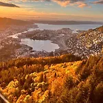 Апартаменты Spacious And Beautiful In With Free Parking *