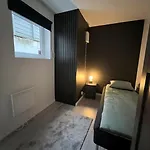 Апартаменты Spacious And Beautiful In With Free Parking *