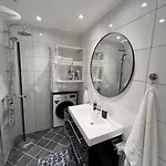 Spacious And Beautiful In With Free Parking Апартаменты *