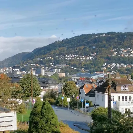 Spacious And Beautiful In With Free Parking