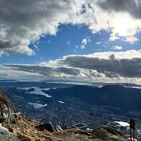 Lägenhet Spacious And Beautiful In With Free Parking *