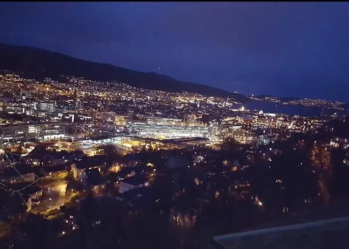 Spacious And Beautiful In With Free Parking *