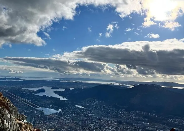 Lägenhet Spacious And Beautiful In With Free Parking *