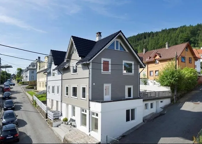 Spacious And Beautiful In With Free Parking Lägenhet *