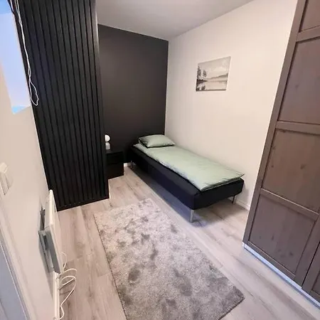 Spacious And Beautiful In With Free Parking Apartman *